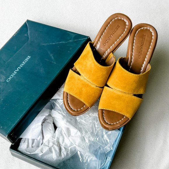 Anthropologie Bernardo "Kara" Suede Wedge Sandals - Picture 2 of 9